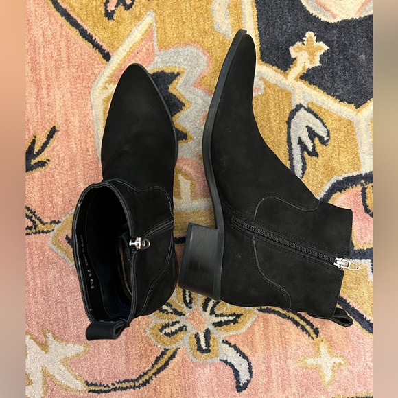 Dolce Vita suede booties 9.5 pointed toe stacked heel inner zip - Picture 3 of 10